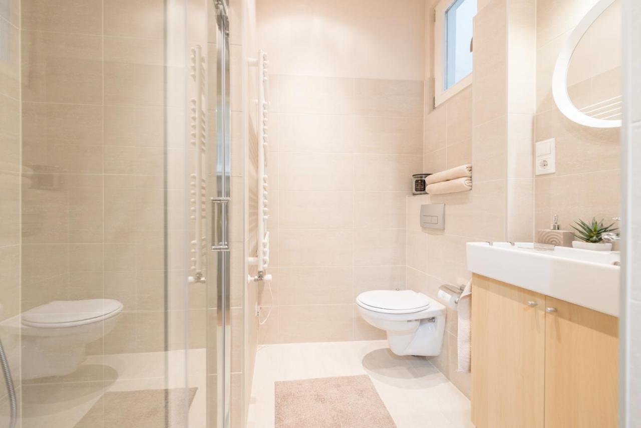 Downtown Heart 3 Bdr, 2 Bath, A/c Будапешт